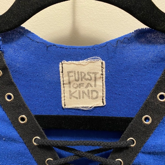 LF muscle tee w/ lace up detail - Picture 3 of 3